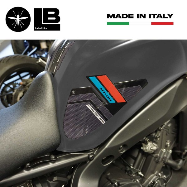 2 Adesivi 3D protezioni laterali serbatoio compatibili con Yamaha Mt09 SP 2021