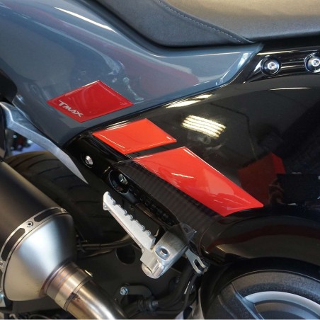 Adesivi 3D Protezione pedane piedi passeggero compatibili con Yamaha Tmax 2022-5