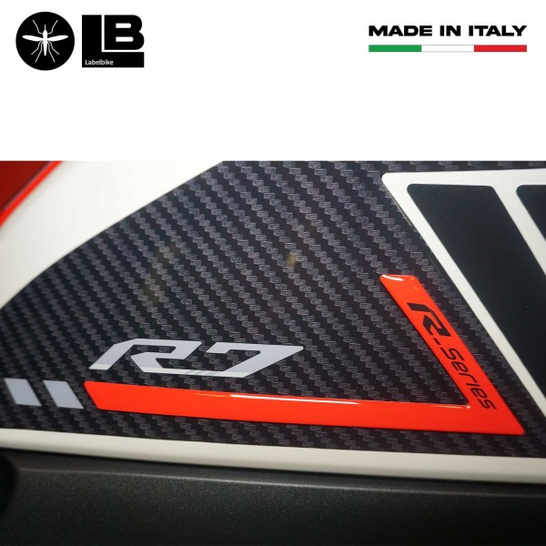 Adesivi 3D protezioni laterali serbatoio compatibili con Yamaha R7 2021-2025
