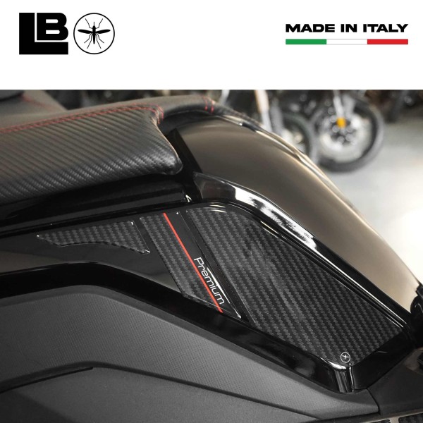 Adesivi 3D Protezioni laterali sportello compatibili con Kymco Ak550 Premium