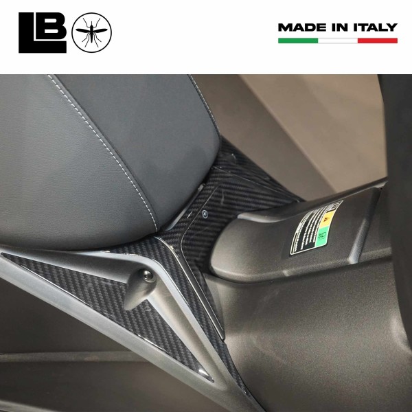 Adesivi 3D Protezioni Pedana centrale compatibili con Yamaha Xmax 125-300 2023