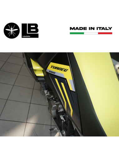 Adesivi 3D Protezioni Laterali serbatoio compatibili con Aprilia Tuareg 660 2022
