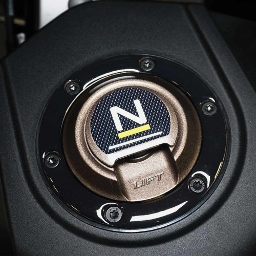 Adesivi 3D tappo serbatoio e chiave moto compatibile con Husqvarna Norden 901