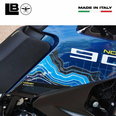 Adesivi Protezioni laterali serbatoio compatibili con Husqvarna Norden 901 2023