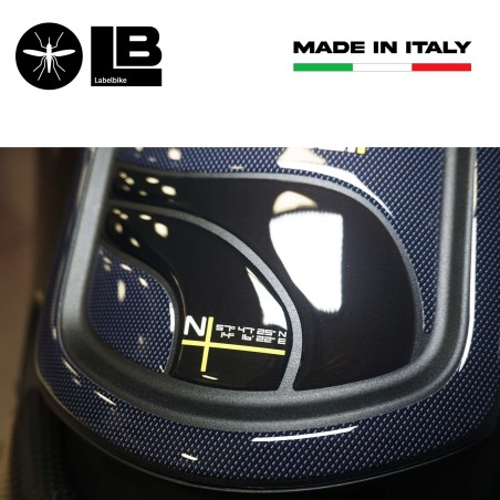 Adesivo 3D  Paraserbatoio moto compatibile con Husqvarna Norden 901