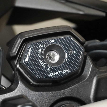 Adesivo 3D Protezione zona accensione moto compatibile con Suzuki V-Strom 800DE