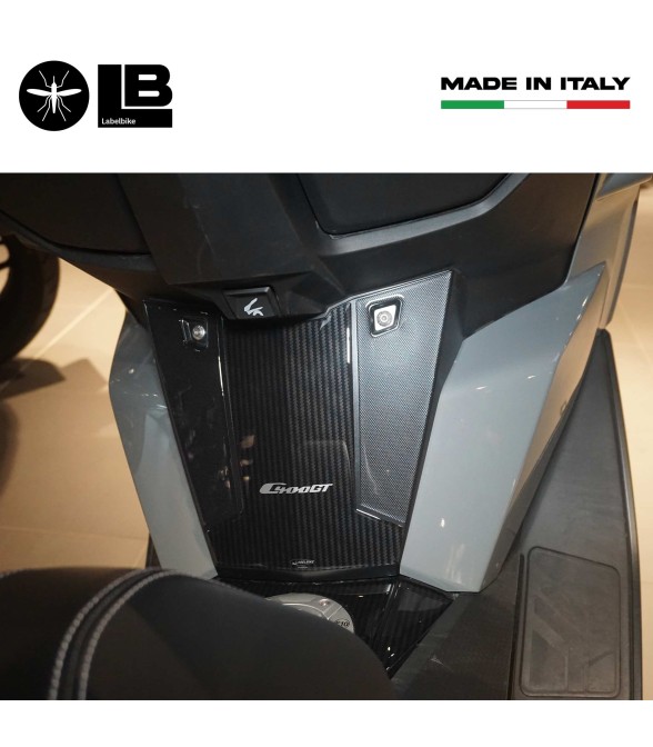 Protezione centrale sopra pedana adesivi resinati 3D compatibili con BMW C400GT