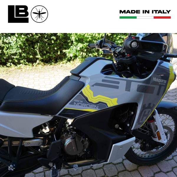 Selbstklebende Tank-Seitenschützer kompatibel mit Husqvarna Norden 901 2024