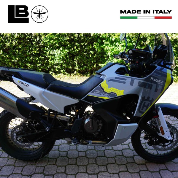 Protezioni laterali adesivi serbatoio compatibili con Husqvarna Norden 901 2024