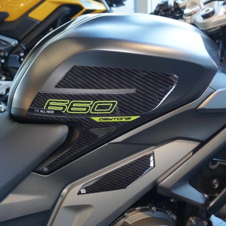 Stickers 3D compatibles avec les protections latérales de réservoir de la Triumph Daytona 660