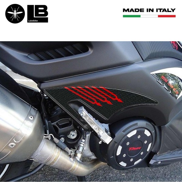 2 ADESIVI 3D carbon compatibili per YAMAHA TMAX 530 protezioni PIEDI PASSEGGERO
