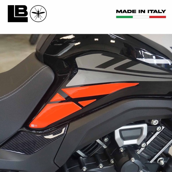 Adesivi 3D Protezioni Laterali Serbatoio compatibili con Morbidelli T1002VX 2025